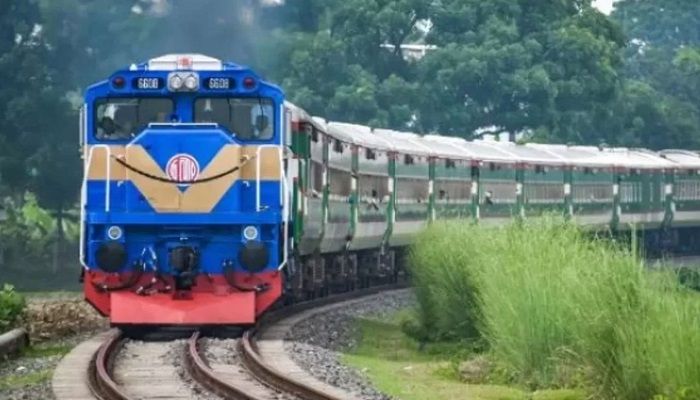 ভরসার ট্রেনেও বিপদের ভয়!