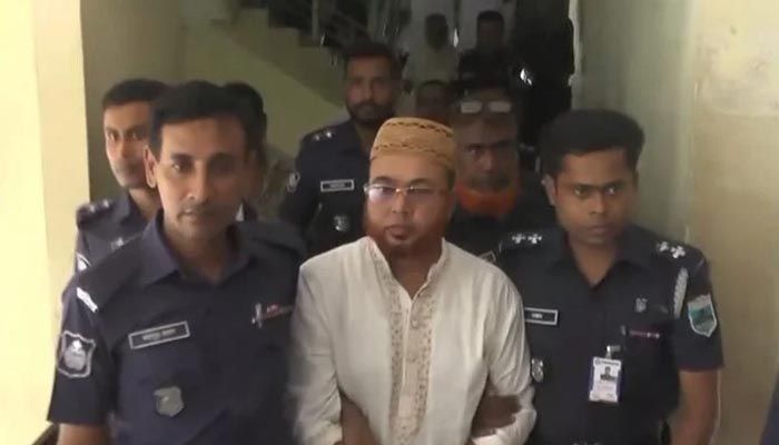 বগুড়ায় জোড়া খুন : প্রধান আসামির বাসা থেকে গুলিসহ পিস্তল জব্দ