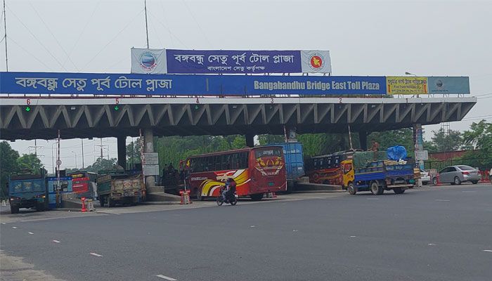 বঙ্গবন্ধু সেতুতে বেড়েছে টোল আদায়ের হার। প্রবা ফটো