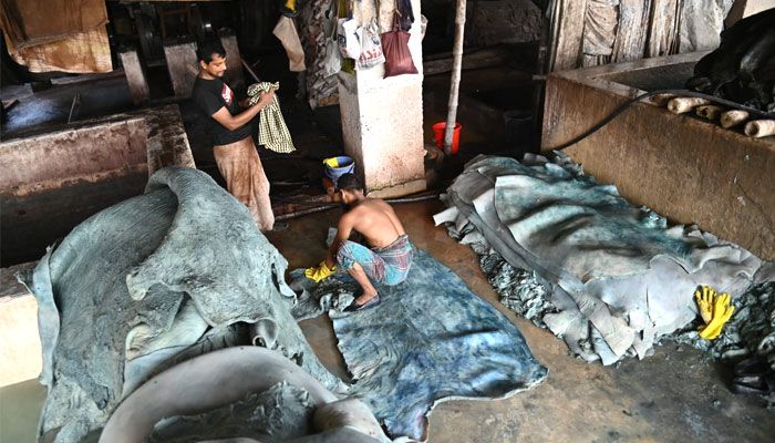 বিসিক শিল্প নগরীতে ব্যস্ত ট্যানারি শ্রমিকরা