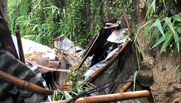 কক্সবাজারে পাহাড় ধসে অন্তঃসত্ত্বা স্ত্রীসহ স্বামীর মৃত্যু