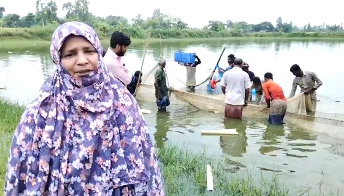 একাকী পথচলায় সফল যিনি