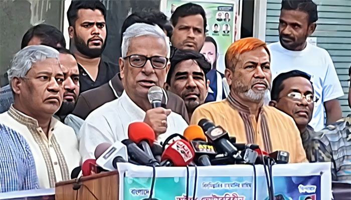 দিল্লি থেকে শেখ হাসিনা কী নিয়ে আসেন, তা দেখার প্রতীক্ষায় জনগণ : ফারুক 