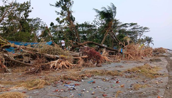 রেমালের তাণ্ডবে এখনও আতঙ্ক