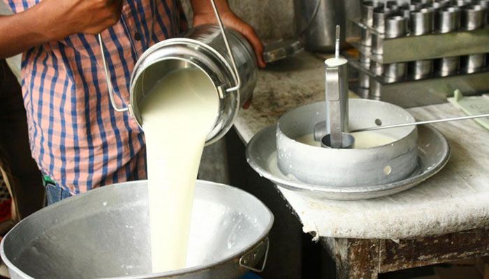 দুধ উৎপাদনে বড় বাধা আমদানি
