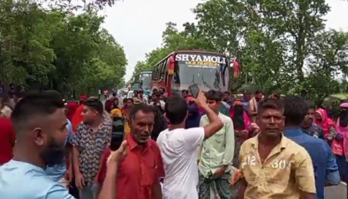 নাটোরে ইউপি চেয়ারম্যানকে মারপিট, প্রতিবাদে মহাসড়ক অবরোধ