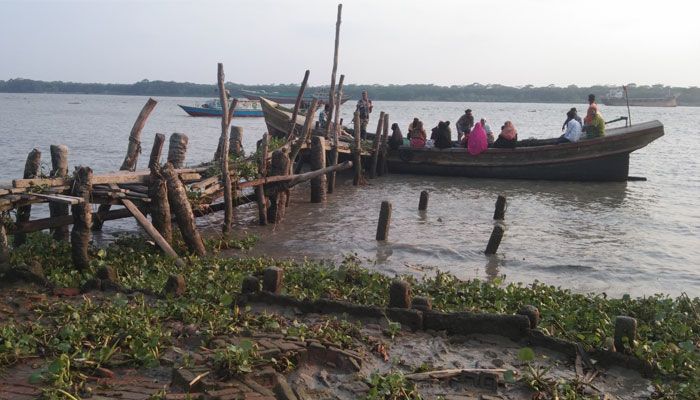 সিডরের ধকল নিয়ে দেড় যুগ
