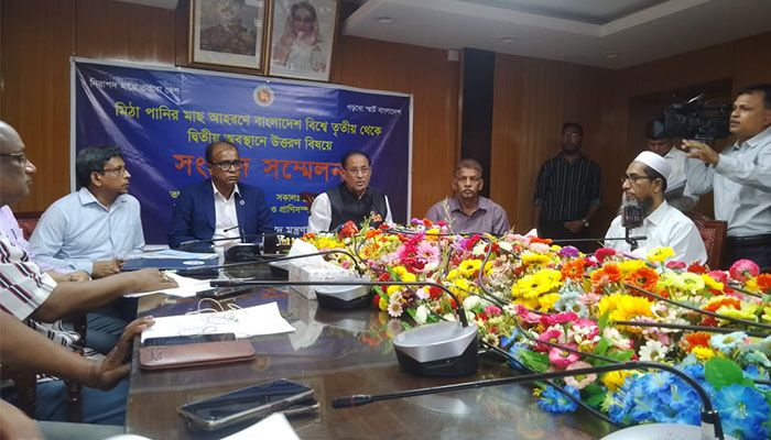 চাতুরী করে গরুর দাম বাড়ালে মাথায় হাত পড়বে : মৎস্য ও প্রাণিসম্পদ মন্ত্রী