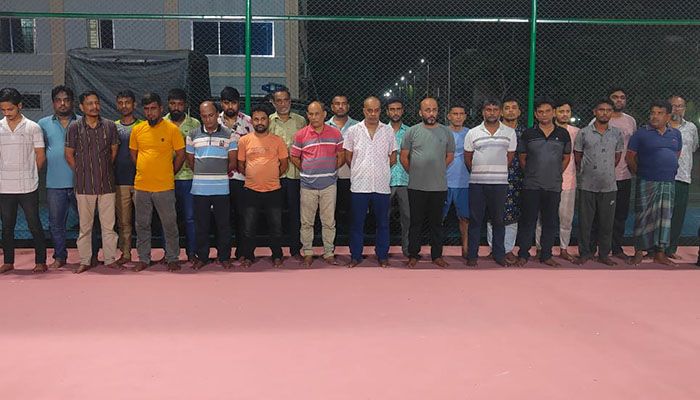 ঘর ভাড়া করে জুয়া, র‌্যাবের অভিযানে ২৪ জুয়াড়ি আটক
