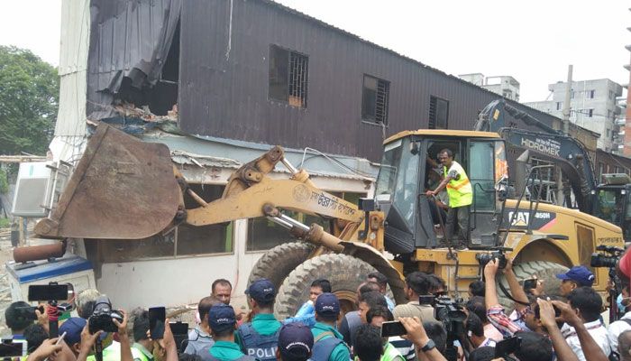 সেই সাদিক অ্যাগ্রো ফার্মে ডিএনসিসির উচ্ছেদ অভিযান