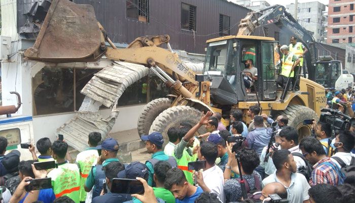 সেই সাদিক অ্যাগ্রো ফার্মে ডিএনসিসির উচ্ছেদ অভিযান
