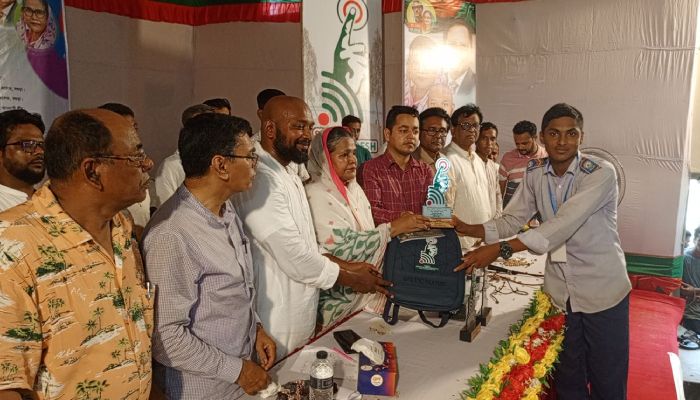 স্মার্ট বাংলাদেশ গড়তে শিক্ষার্থীদের স্মার্ট করতে হবে : সাহাদারা মান্নান