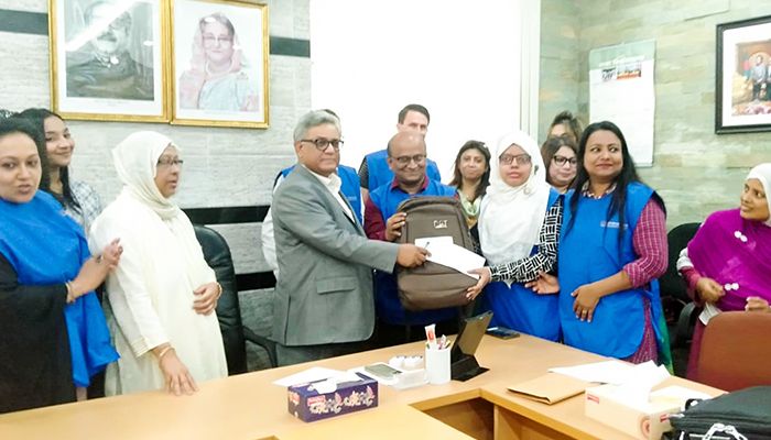 নুসরাত জাহান তমা ফাউন্ডেশনের শিক্ষাবৃত্তি ও ল্যাপটপ প্রদান