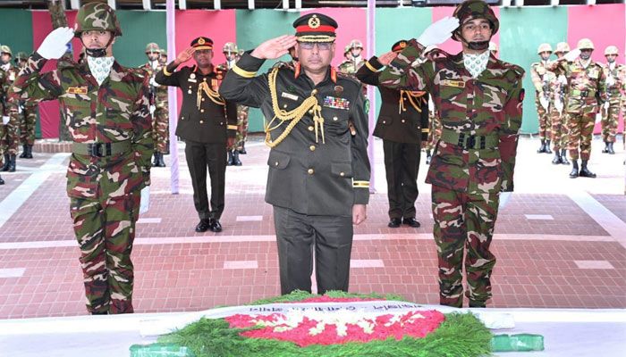বঙ্গবন্ধুর সমাধিতে সেনাপ্রধানের শ্রদ্ধা 