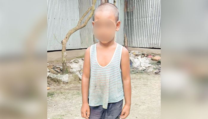 গ্রোথ হরমোনের অভাবে ১৭ বছর বয়সেও শিশুর মতো সুমাইয়া আক্তার। প্রবা ফটো