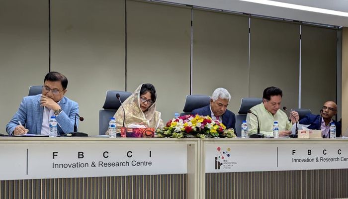 হাটখোলায় এফবিসিসিআই ইনোভেশন অ্যান্ড রিসার্চ সেন্টার ভবনে ‘এক্সটেনডেন্ড প্রডিউসার রেসপনসিবিলিটি (ইপিআর)’ বিষয়ক সেমিনার। প্রবা ফটো 