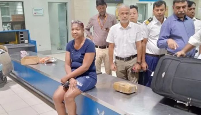 ৪ কেজি কোকেনসহ বিদেশি আটক