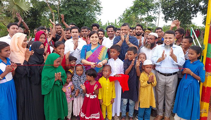 আশ্রয়ণ প্রকল্পের পাশে শেখ রাসেল শিশুপার্ক
