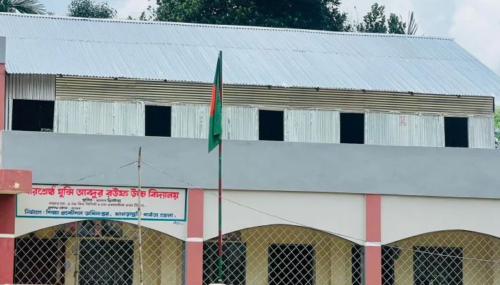 জনপ্রতি ৭ লাখ টাকা ঘুষের বিনিময়ে চার শিক্ষক নিয়োগ