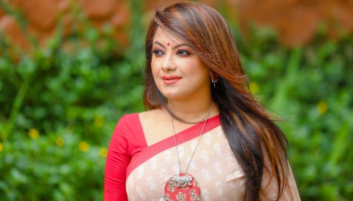 স্নিগ্ধ লুকে সারা দিন