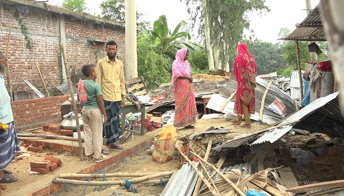 নোটিস ছাড়াই দুই পরিবারকে বাড়িছাড়া করলেন ইউএনও 