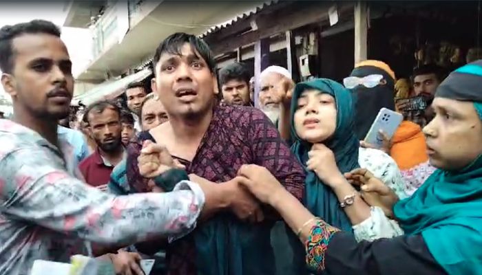 আদালতে বউ নিয়ে টানাটানি
