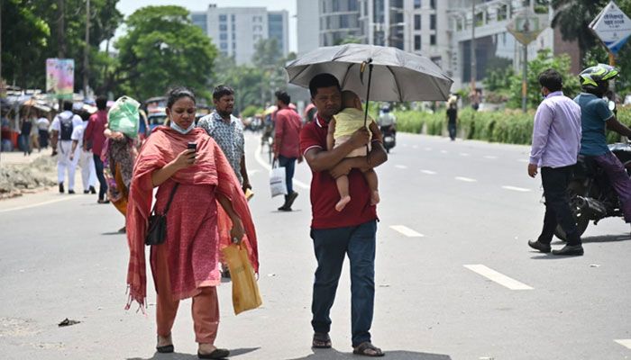 আগারগাঁও সিগন্যাল অবরুদ্ধ করে রেখেছে শিক্ষার্থীরা