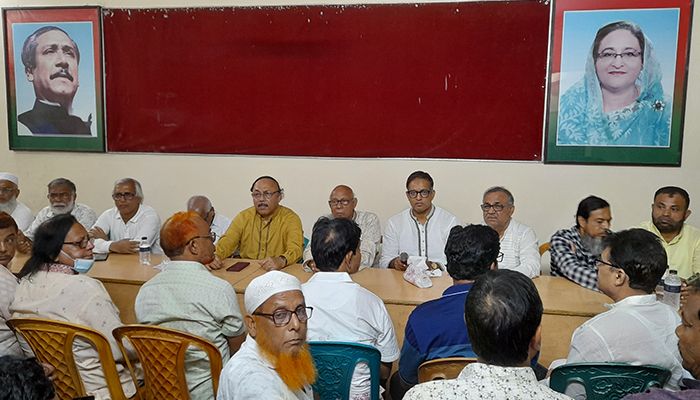 হঠাৎ এক টেবিলে লিটন-ডাবলু