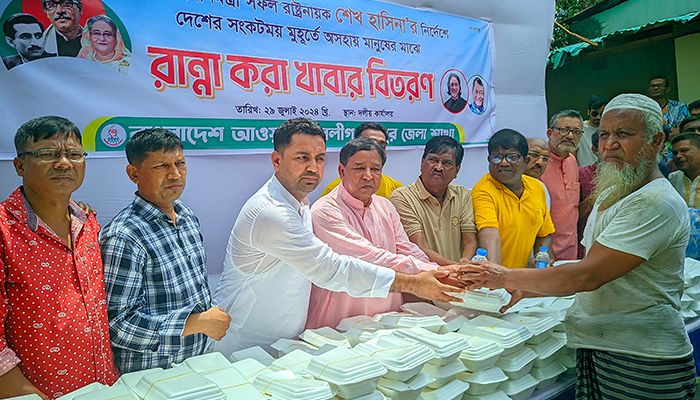 যুবলীগের রান্না করা খাবার বিতরণ 