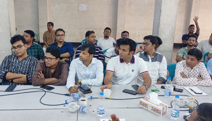 শিক্ষার্থীদের ক্লাসে ফিরতে নব্বইয়ের ছাত্রনেতাদের আহ্বান