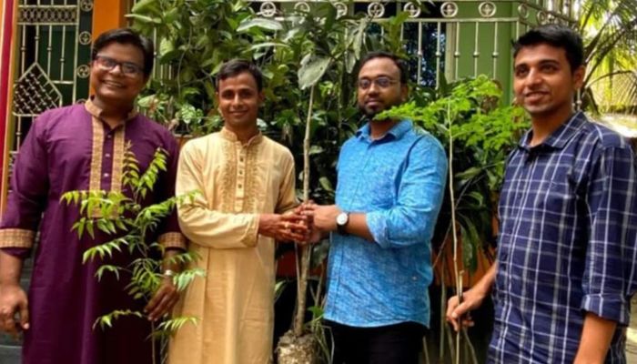 কিশোরগঞ্জে বৌভাত অনুষ্ঠানে বরকে গাছের চারা উপহার