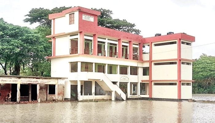 লক্ষ্মীপুরে জোয়ারে ডুবল ২০ গ্রাম