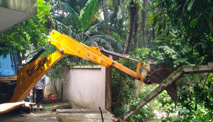 কক্সবাজারে গুরুত্বপূর্ণ নালা দখল করে সরকারি স্থাপনা