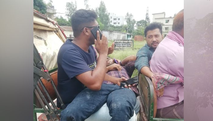 বগুড়া আজিজুল হক কলেজে ককটেল বিস্ফোরণ : আহত চার শিক্ষার্থী
