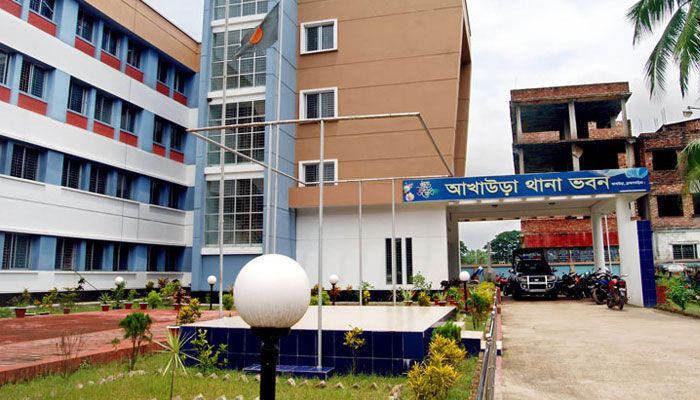জানালার গ্রিল ভেঙে আখাউড়া থানা থেকে আসামির পলায়ন