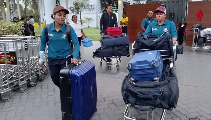 শ্রীলঙ্কায় পৌঁছেছেন জ্যোতিরা 