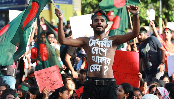 কোটা বাতিলের দাবিতে এবার ‘বাংলা ব্লকেড’