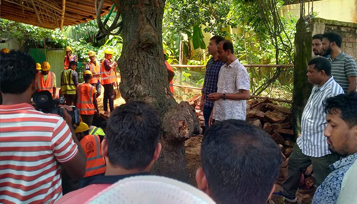 কক্সবাজারে নালার ওপর নির্মিত ৫ স্থাপনা উচ্ছদ