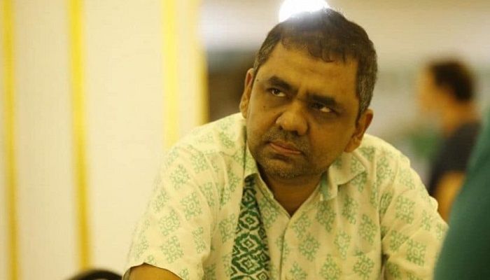 বাবার কবরের পাশেই শায়িত হলেন গ্র্যান্ডমাস্টার জিয়াউর