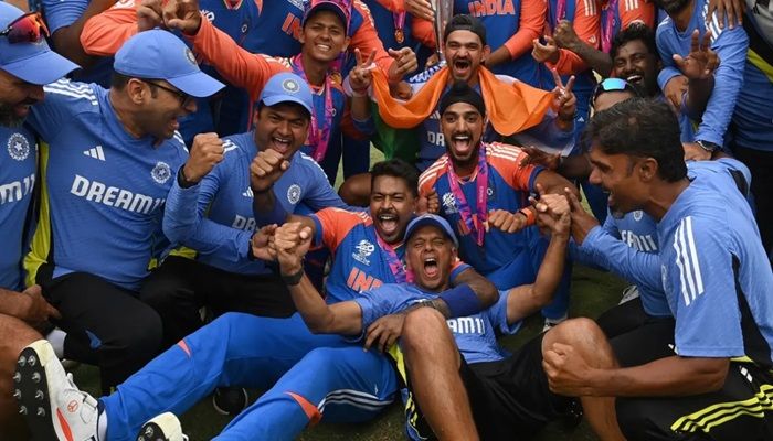 দেশের পথে রোহিতরা
