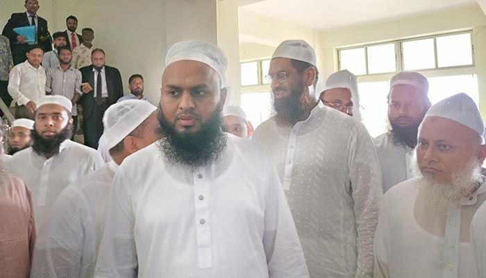 কুমিল্লার আদালতে হেফাজত নেতা মামুনুল হক