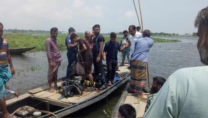 নৌকায় জুয়ার আসর, পুলিশ দেখে নদীতে ঝাঁপ দিয়ে নিখোঁজ যুবক