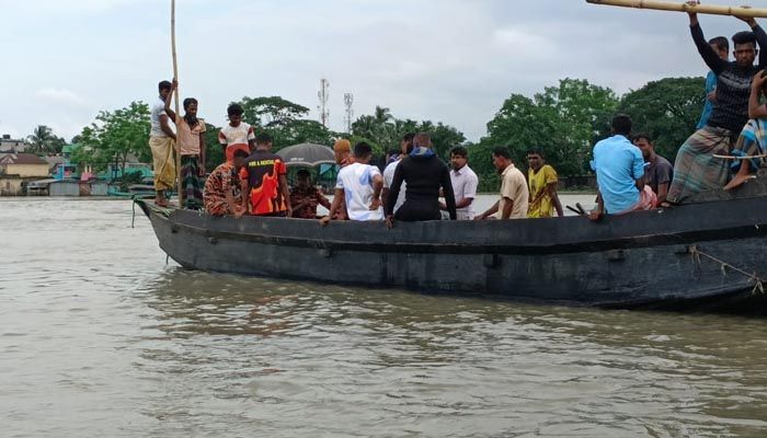 সুনামগঞ্জে খেয়া নৌকা ডুবে মা-মেয়েসহ নিখোঁজ ৩