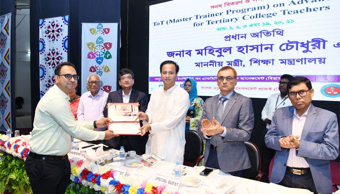 বুধবার রাজধানীর ইস্কাটনে বাংলাদেশ ইনস্টিটিউট অব অ্যাডমিনিসট্রেশন অ্যান্ড ম্যানেজমেন্ট (বিয়াম) মিলনায়তনে সনদ বিতরণ অনুষ্ঠান হয়। প্রবা ফটো
