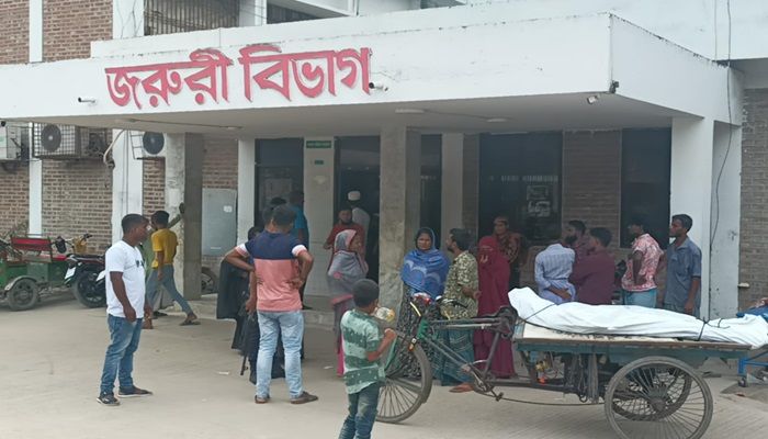 নরসিংদীতে হত্যা চেষ্টা মামলার আসামিকে কুপিয়ে হত্যা