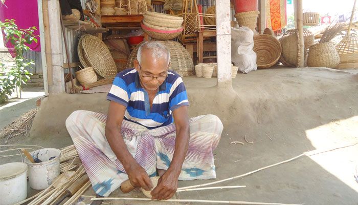হারিয়ে যাচ্ছে বাঁশ ও বেতশিল্প 