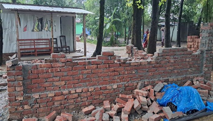 শ্রীপুরে চাঁদার টাকা না দেওয়ায় ব্যবসায়ীর নির্মানাধীন বাড়ী ভাংচুরের অভিযোগ 