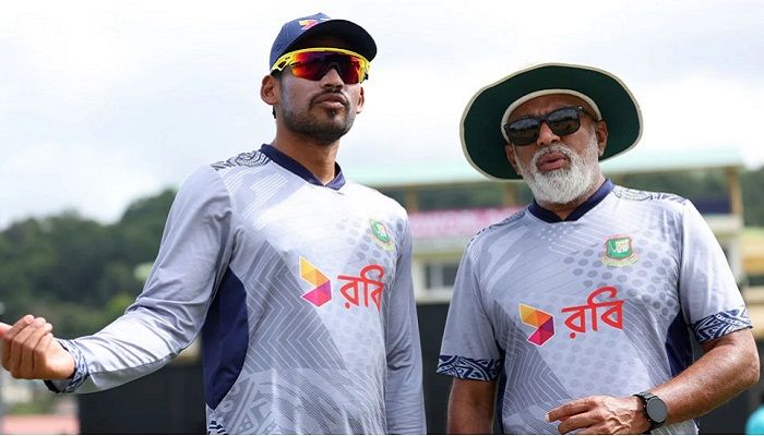 অবশেষে ঢাকায় ফিরেছেন হাথুরুসিংহে