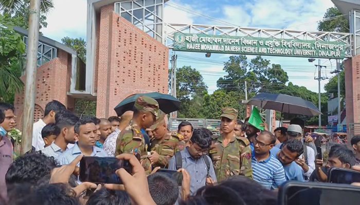 হামলায় জড়িত থাকার অভিযোগে শিক্ষার্থীকে সেনাবাহিনীর কাছে সোপর্দ