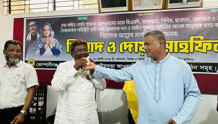 জামায়াত-শিবির নিষিদ্ধের খবরে কাদের মির্জার মিষ্টি বিতরণ 